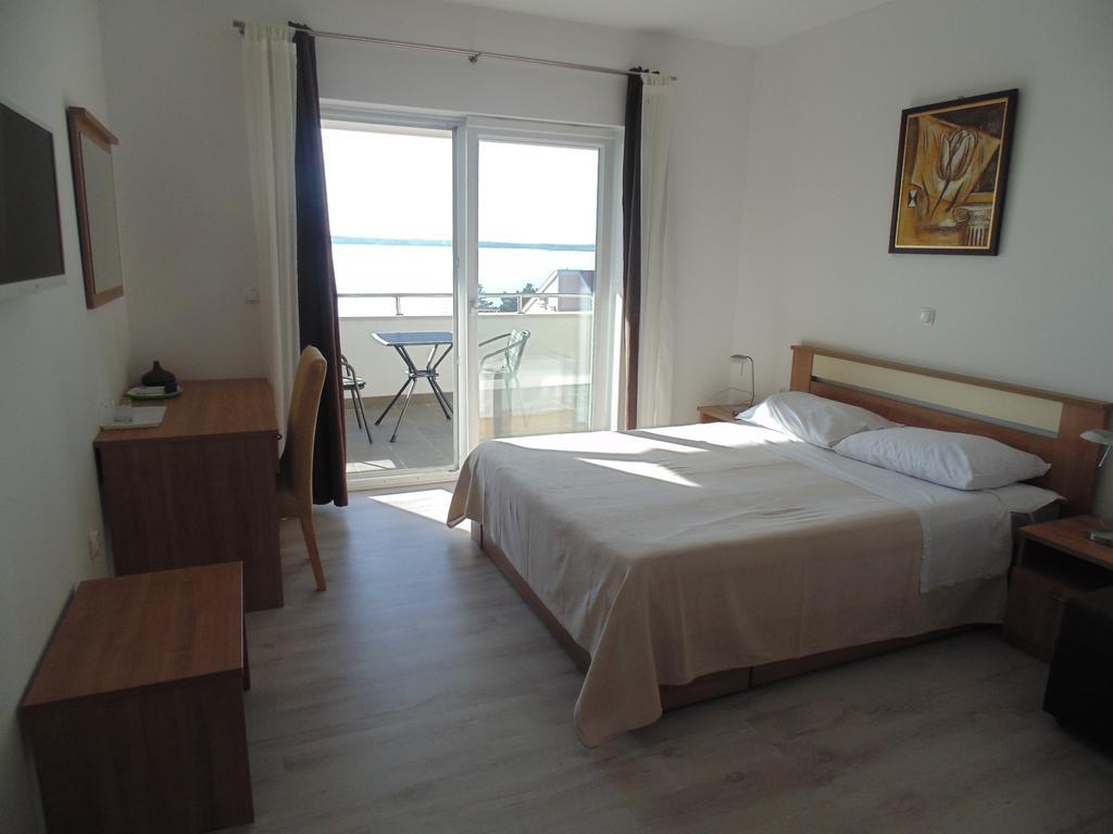 House Natali 70M From The Beach - Free Ev Top Up Rtina Exterior foto